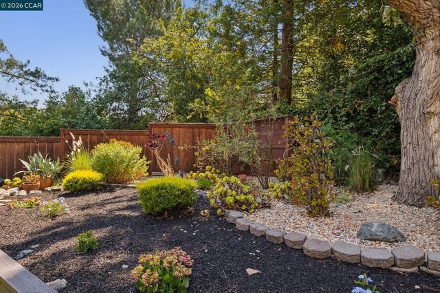 1 Heritage Oaks Rd, Pleasant Hill, CA 94523