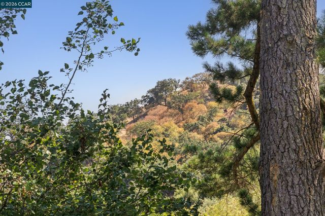 1 Heritage Oaks Rd, Pleasant Hill, CA 94523