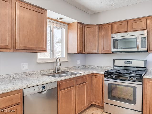 3795 N Sunnyfield Drive, Copley, OH 44321