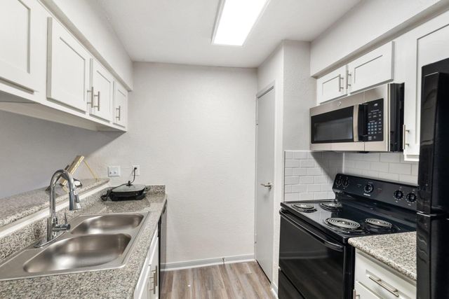 10101 Forum Park Drive 2097, Houston, TX 77036