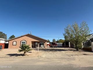 724 Mesa Ridge Dr, Fabens, TX 79838