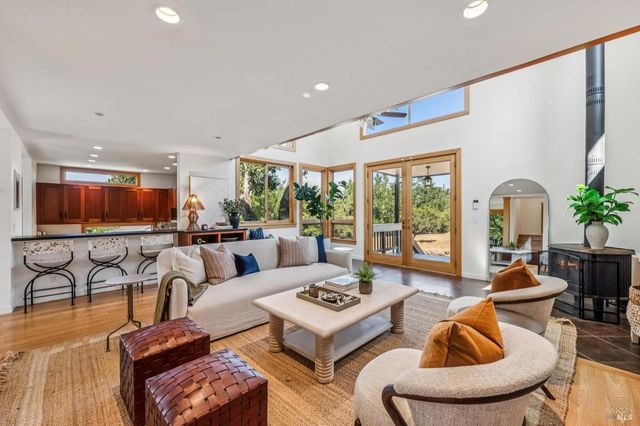 2125 Trinity Rd, Glen Ellen, CA 95442