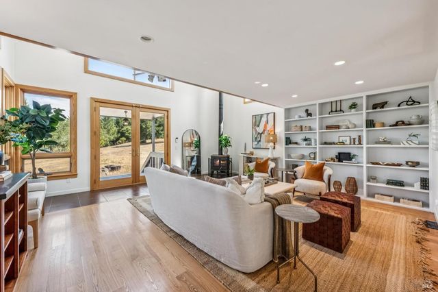 2125 Trinity Rd, Glen Ellen, CA 95442