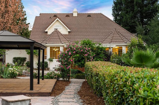 2393 Highland Hills Dr, El Dorado Hills, CA 95762