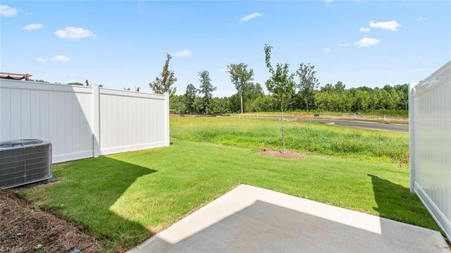 1424 Amberview Lane, Kernersville, NC 27284