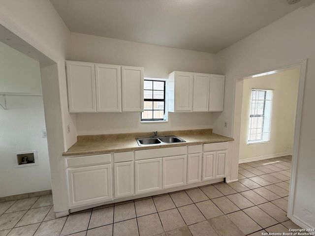 1130 W Winnipeg, San Antonio, TX 78225