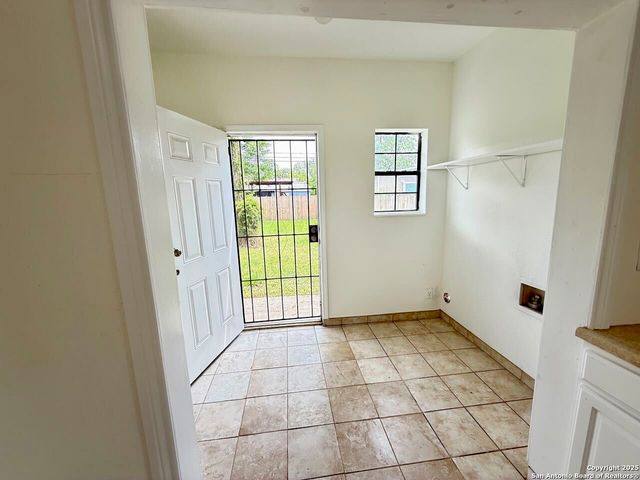 1130 W Winnipeg, San Antonio, TX 78225