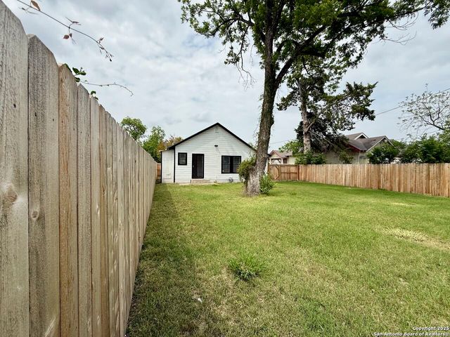 1130 W Winnipeg, San Antonio, TX 78225