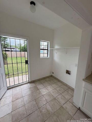 1130 W Winnipeg, San Antonio, TX 78225