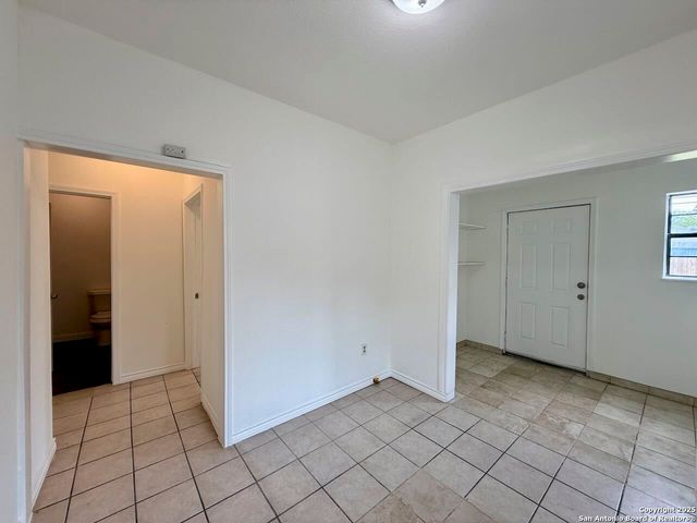 1130 W Winnipeg, San Antonio, TX 78225