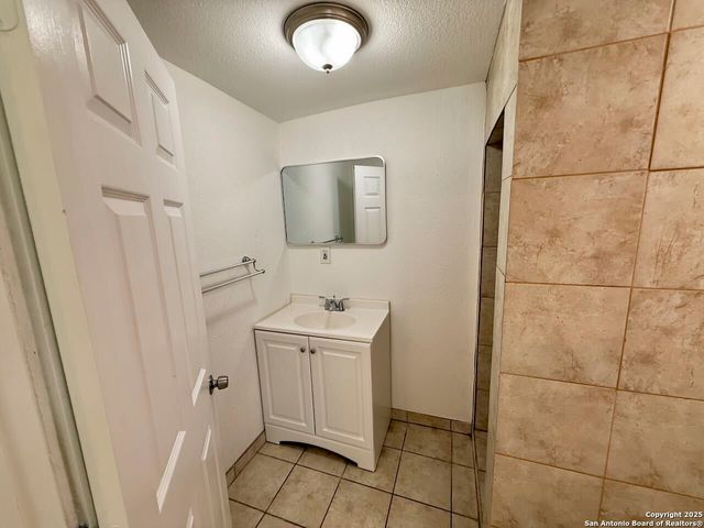 1130 W Winnipeg, San Antonio, TX 78225