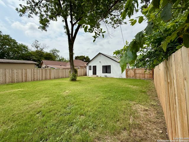 1130 W Winnipeg, San Antonio, TX 78225