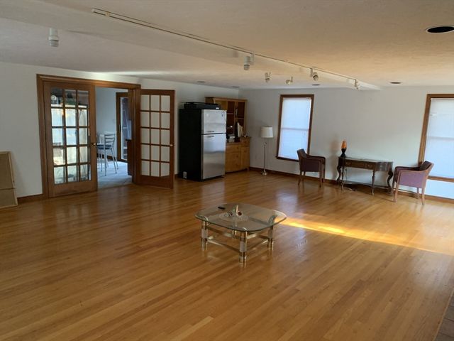 2 Canterbury Pl, Framingham, MA 01702