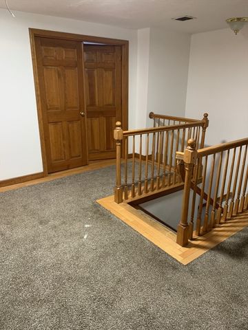 2 Canterbury Pl, Framingham, MA 01702