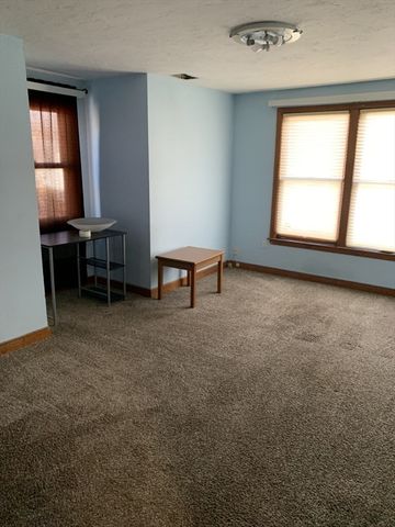 2 Canterbury Pl, Framingham, MA 01702