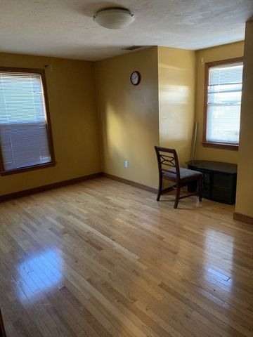 2 Canterbury Pl, Framingham, MA 01702