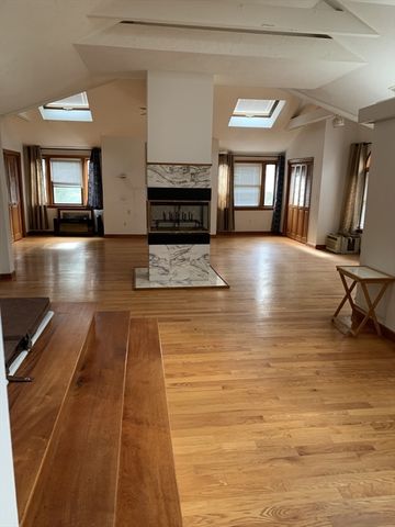 2 Canterbury Pl, Framingham, MA 01702