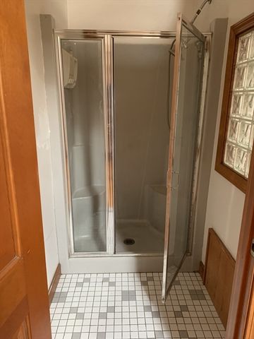 2 Canterbury Pl, Framingham, MA 01702