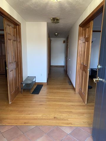 2 Canterbury Pl, Framingham, MA 01702