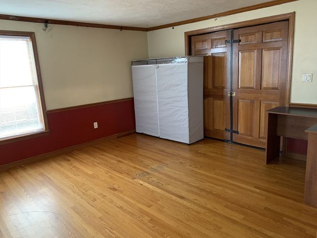 2 Canterbury Pl, Framingham, MA 01702