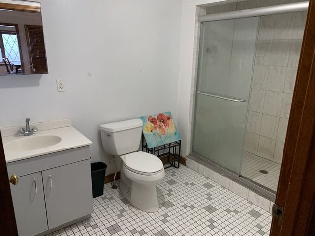 2 Canterbury Pl, Framingham, MA 01702