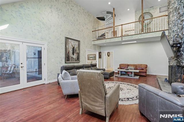 9 Cameron Road, Saddle River, NJ 07458