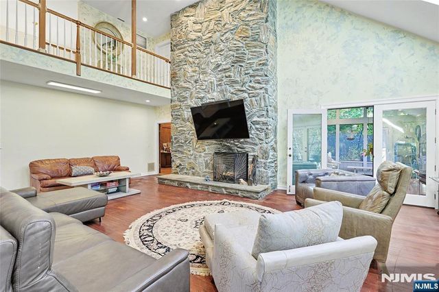 9 Cameron Road, Saddle River, NJ 07458