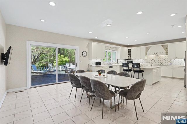 9 Cameron Road, Saddle River, NJ 07458