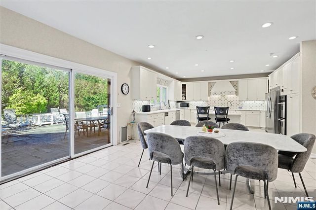 9 Cameron Road, Saddle River, NJ 07458