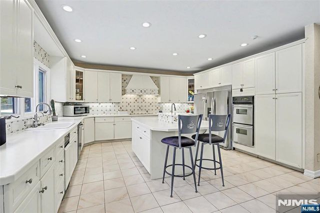 9 Cameron Road, Saddle River, NJ 07458