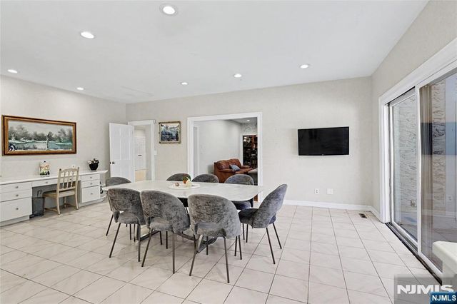 9 Cameron Road, Saddle River, NJ 07458