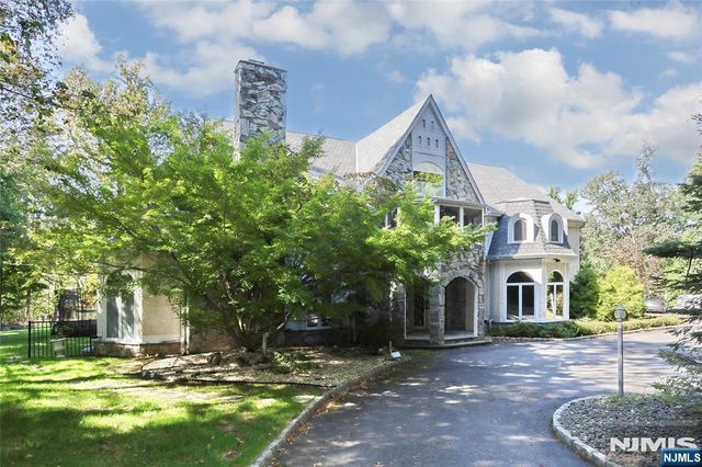 9 Cameron Road, Saddle River, NJ 07458