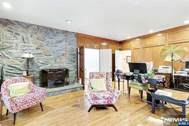 9 Cameron Road, Saddle River, NJ 07458
