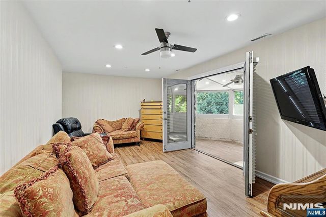 9 Cameron Road, Saddle River, NJ 07458