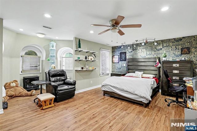 9 Cameron Road, Saddle River, NJ 07458