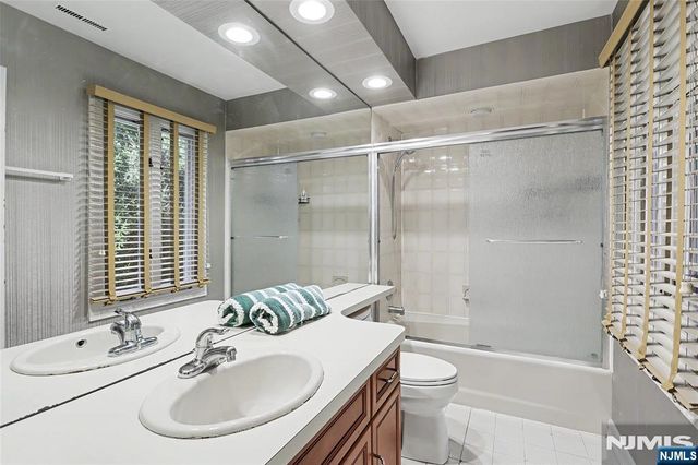 9 Cameron Road, Saddle River, NJ 07458