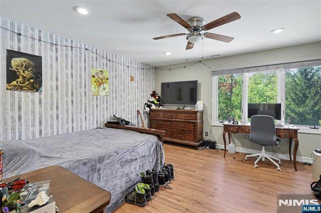 9 Cameron Road, Saddle River, NJ 07458