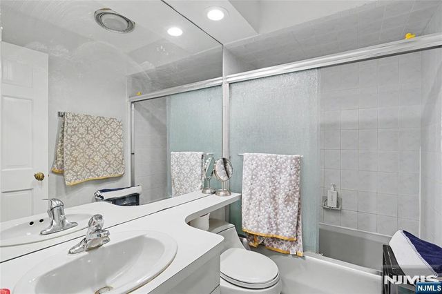 9 Cameron Road, Saddle River, NJ 07458