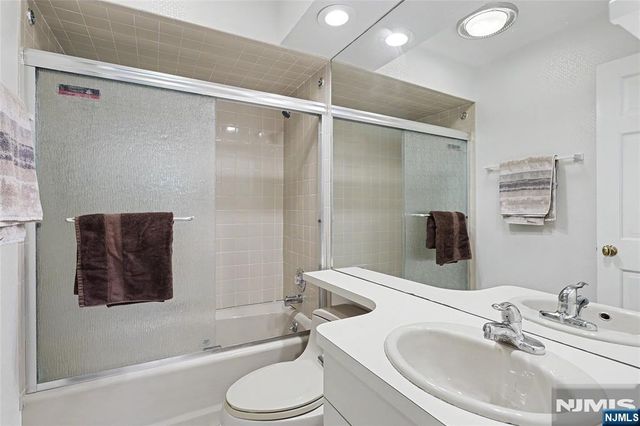 9 Cameron Road, Saddle River, NJ 07458