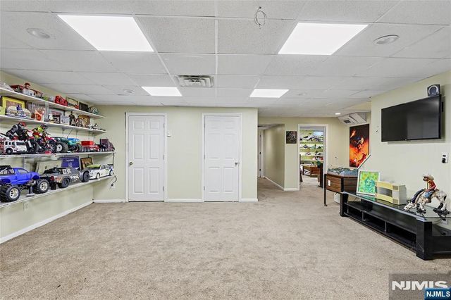 9 Cameron Road, Saddle River, NJ 07458