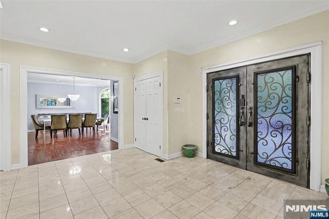 9 Cameron Road, Saddle River, NJ 07458