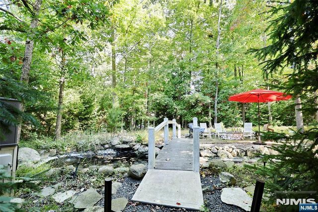 9 Cameron Road, Saddle River, NJ 07458