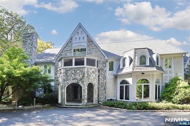 9 Cameron Road, Saddle River, NJ 07458