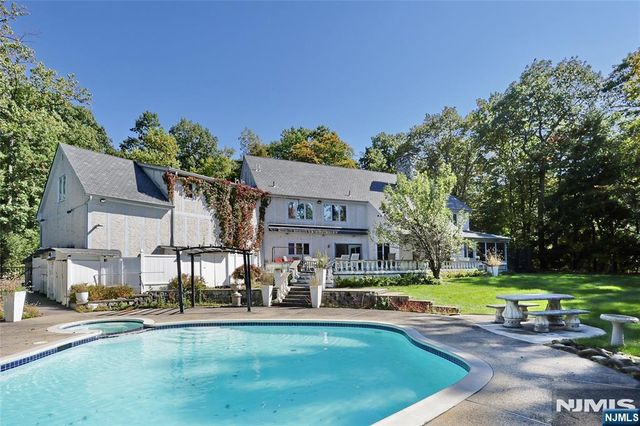 9 Cameron Road, Saddle River, NJ 07458