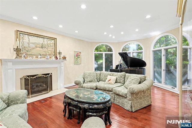 9 Cameron Road, Saddle River, NJ 07458