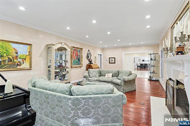 9 Cameron Road, Saddle River, NJ 07458