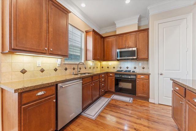 906 Reinicke Street, Houston, TX 77007