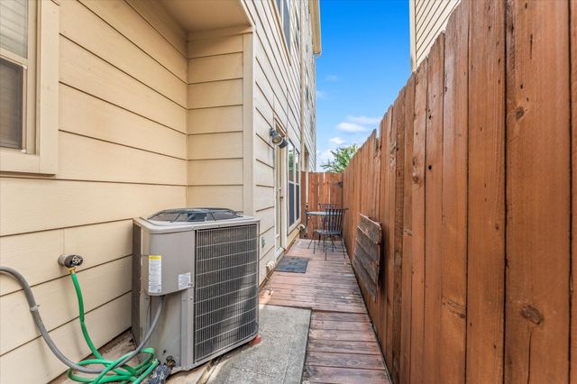 906 Reinicke Street, Houston, TX 77007