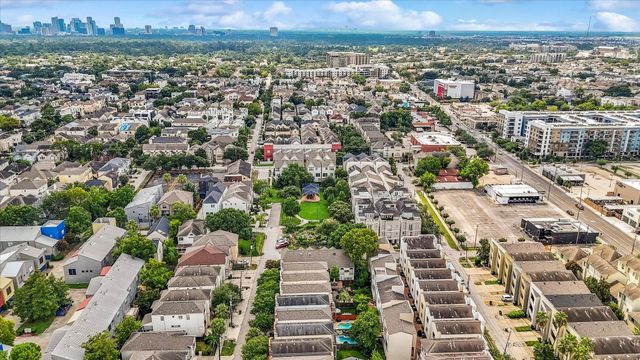 906 Reinicke Street, Houston, TX 77007