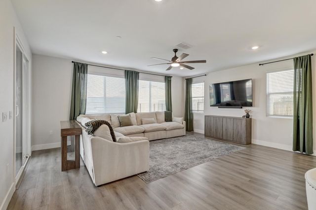 4300 Greenshank Cir, Rancho Cordova, CA 95742